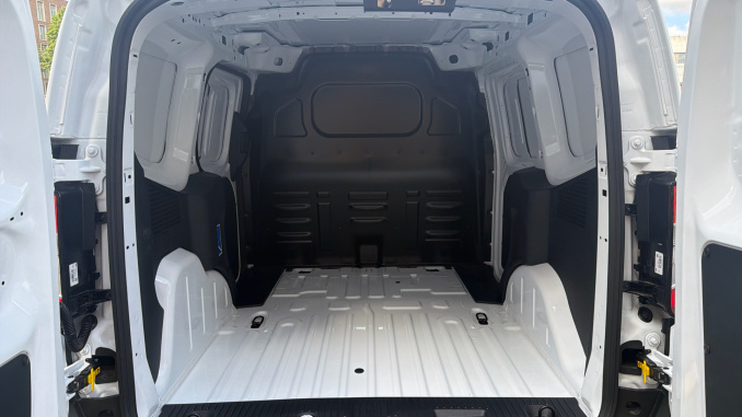 Ford Transit Courier Diesel 1.5 EcoBlue Trend Van - Image 12